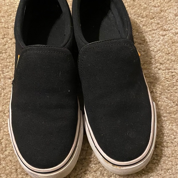 Nike Canvas Slip ons - Picture 2 of 5